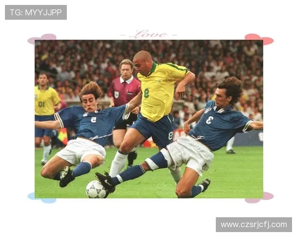 足球运动员如何提升传球视野与配合默契